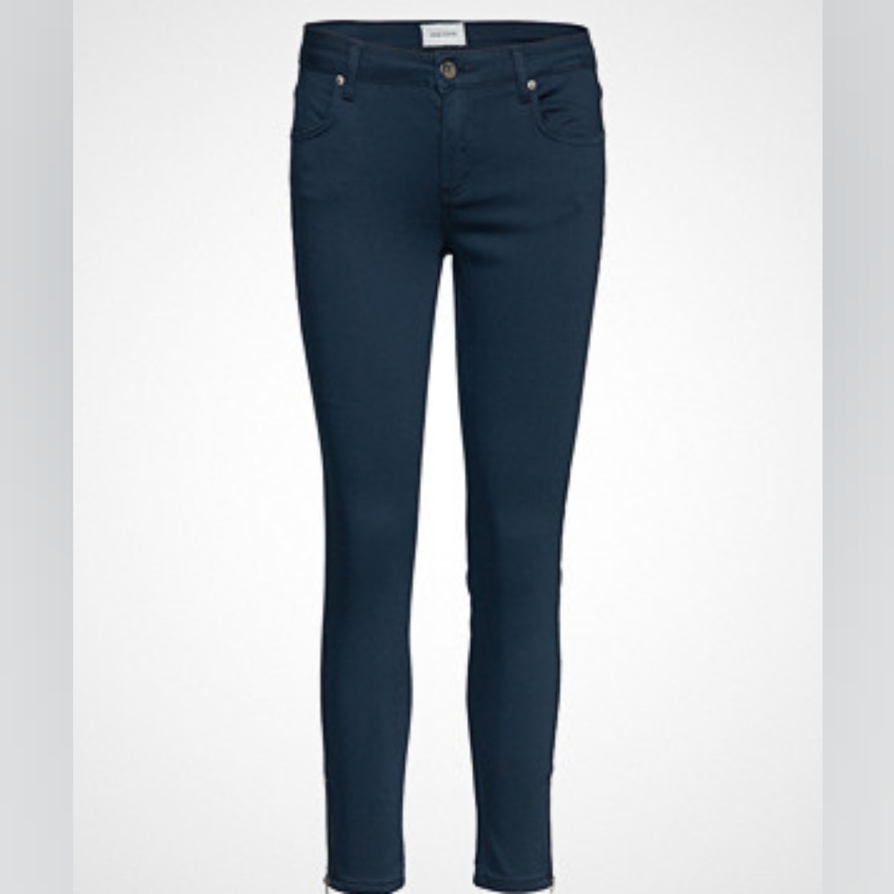Elegant Navy Skinny Jeans for Women